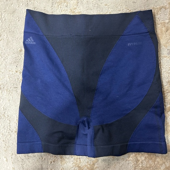 NWT- IVY PARK Bike Shorts - Picture 2 of 4